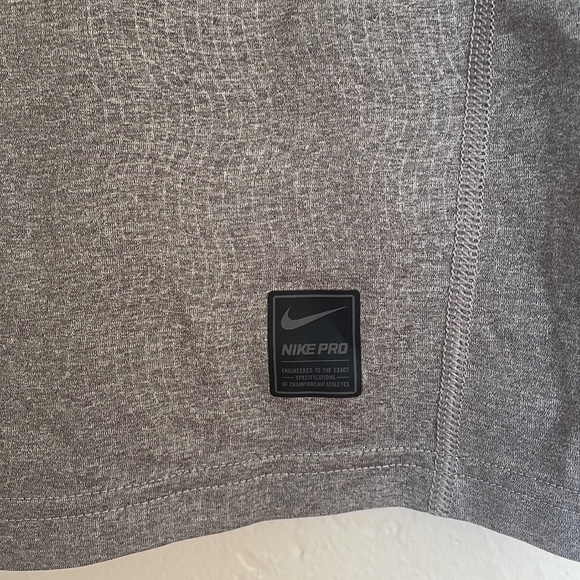 Nike pro Hypercool fitted tee - Picture 3 of 5